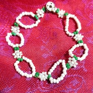 Vintage daisy chain flower beaded bracelet seed white green glass